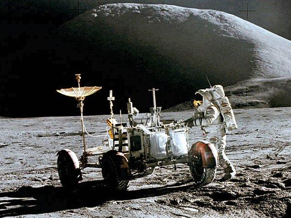 Apollo_15_Lunar_Rover_and_Irwin.jpg